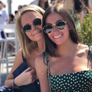 Meet your Posher, Caroline